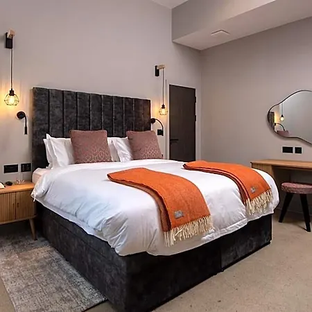 Montgomery House Aparthotel 4*