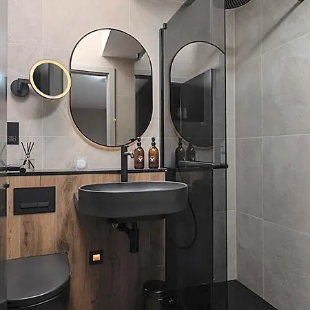 Montgomery House 4*