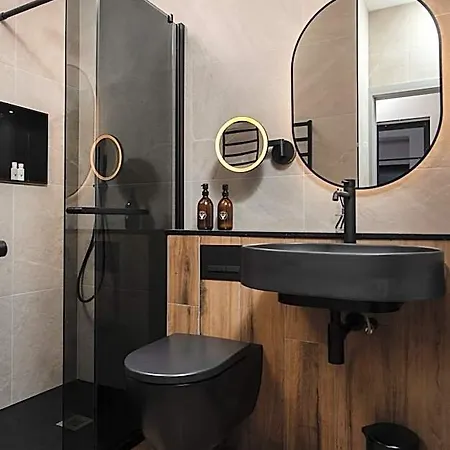 Montgomery House 4*