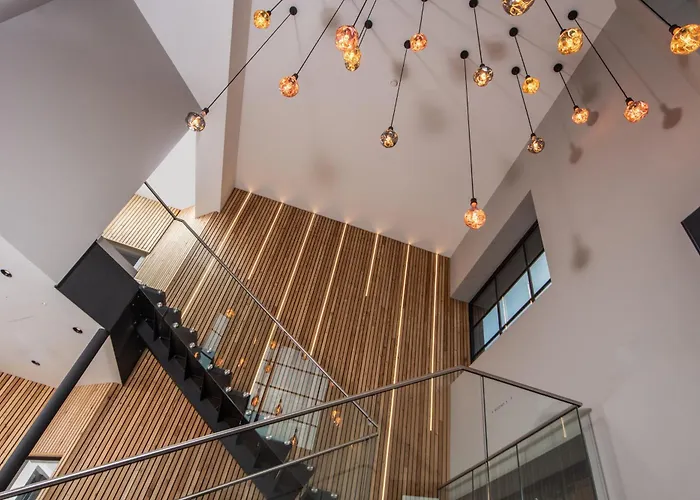 Montgomery House Aparthotel 4*