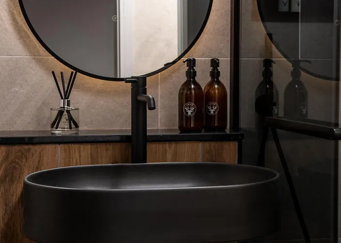 Montgomery House Aparthotel 4*