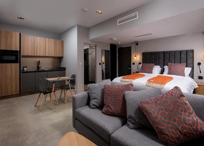 Montgomery House Aparthotel 4*