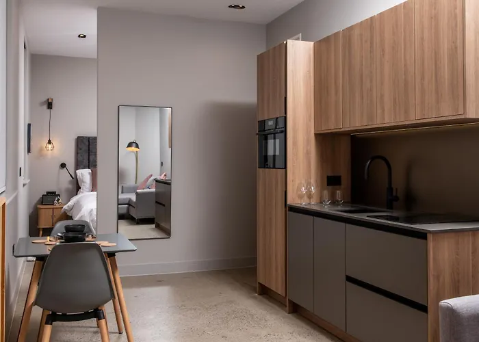 Montgomery House Aparthotel