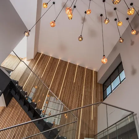 Montgomery House 公寓式酒店 4*