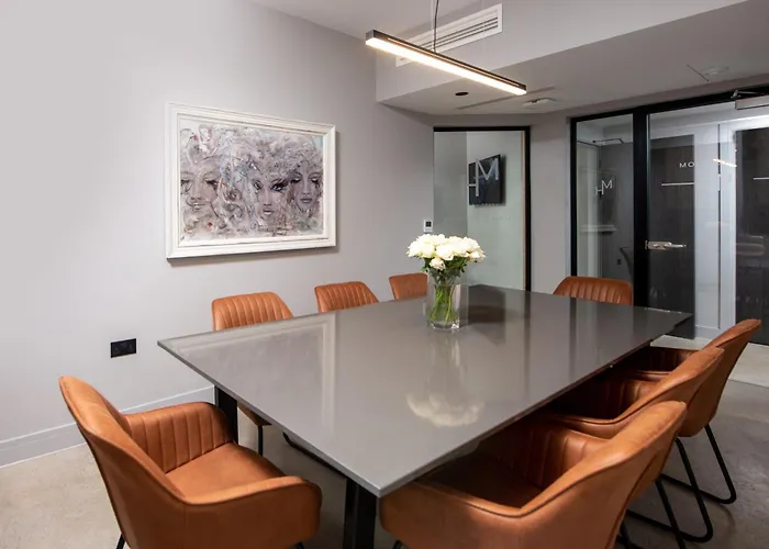 Montgomery House Aparthotel