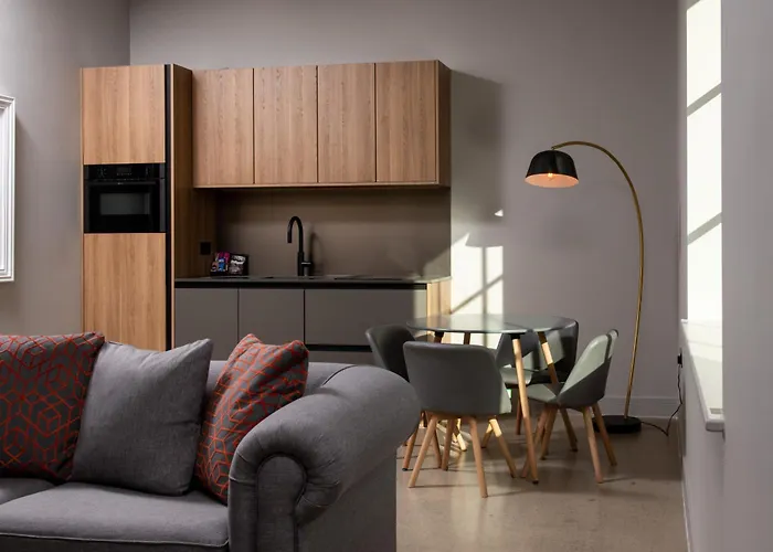 Montgomery House Aparthotel 4*