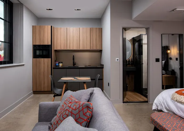 Montgomery House Aparthotel 4*