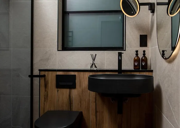 Montgomery House Aparthotel 4*